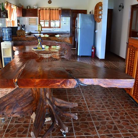 กาซ ลาดูเกอร์ เฮาส์ Bed & Breakfast ลาดิก ภายนอก รูปภาพ