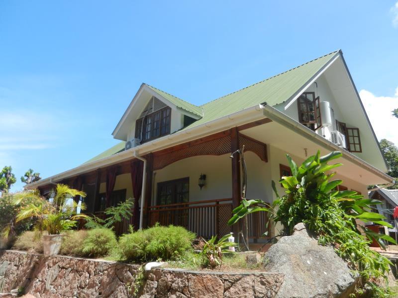 กาซ ลาดูเกอร์ เฮาส์ Bed & Breakfast ลาดิก ภายนอก รูปภาพ