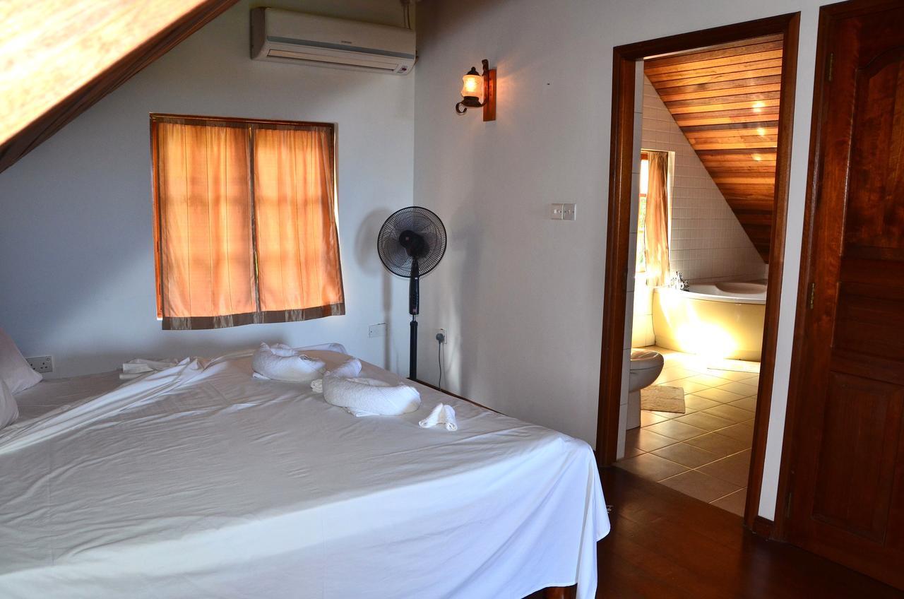 กาซ ลาดูเกอร์ เฮาส์ Bed & Breakfast ลาดิก ภายนอก รูปภาพ