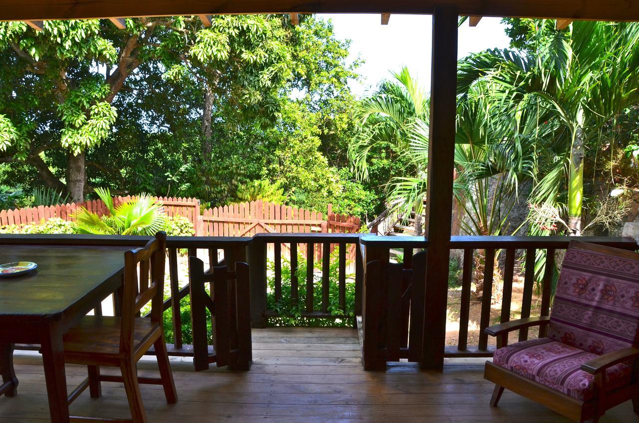 กาซ ลาดูเกอร์ เฮาส์ Bed & Breakfast ลาดิก ภายนอก รูปภาพ
