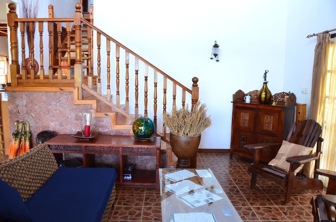 กาซ ลาดูเกอร์ เฮาส์ Bed & Breakfast ลาดิก ภายนอก รูปภาพ