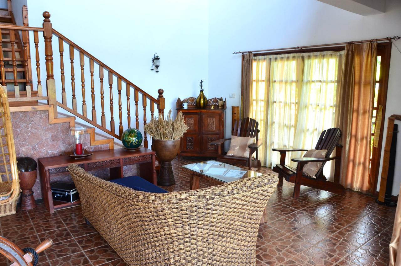 กาซ ลาดูเกอร์ เฮาส์ Bed & Breakfast ลาดิก ภายนอก รูปภาพ