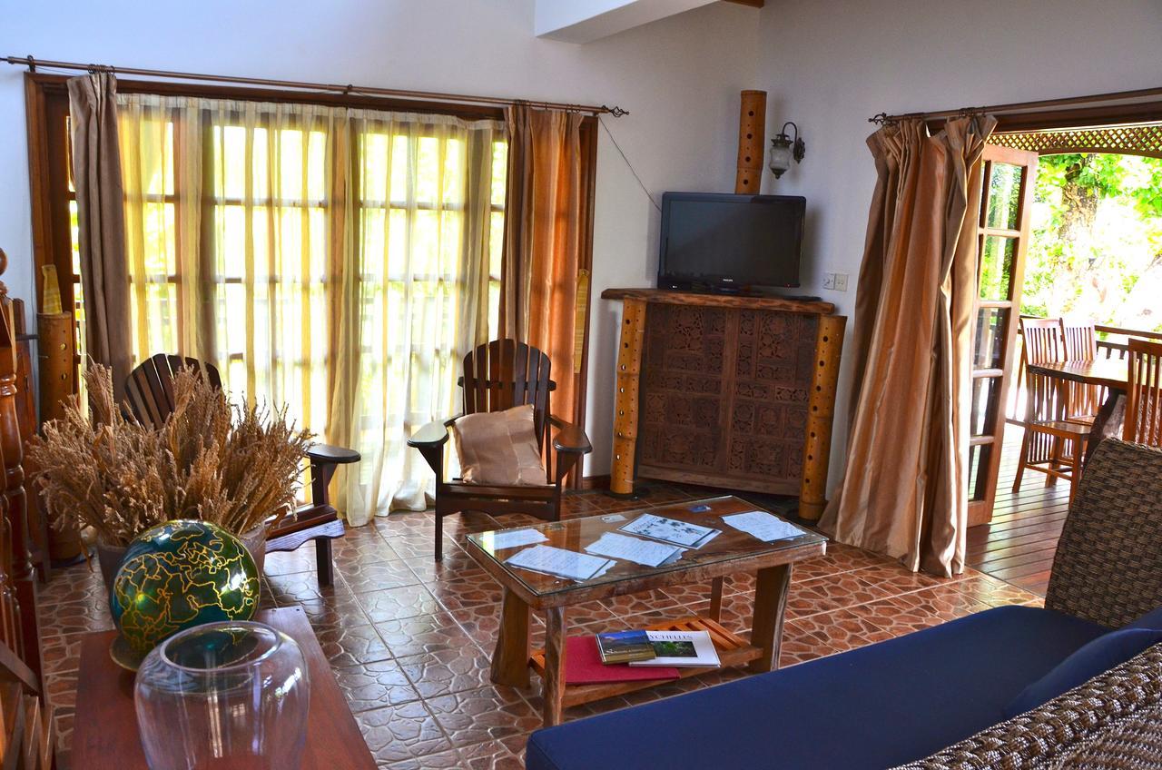 กาซ ลาดูเกอร์ เฮาส์ Bed & Breakfast ลาดิก ภายนอก รูปภาพ
