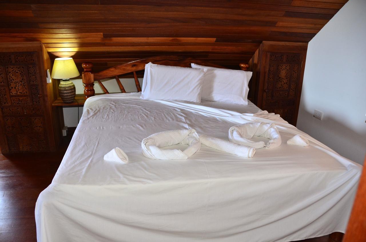กาซ ลาดูเกอร์ เฮาส์ Bed & Breakfast ลาดิก ภายนอก รูปภาพ