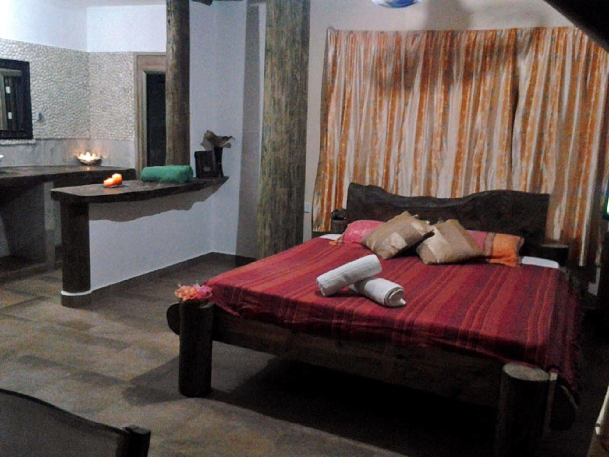กาซ ลาดูเกอร์ เฮาส์ Bed & Breakfast ลาดิก ภายนอก รูปภาพ