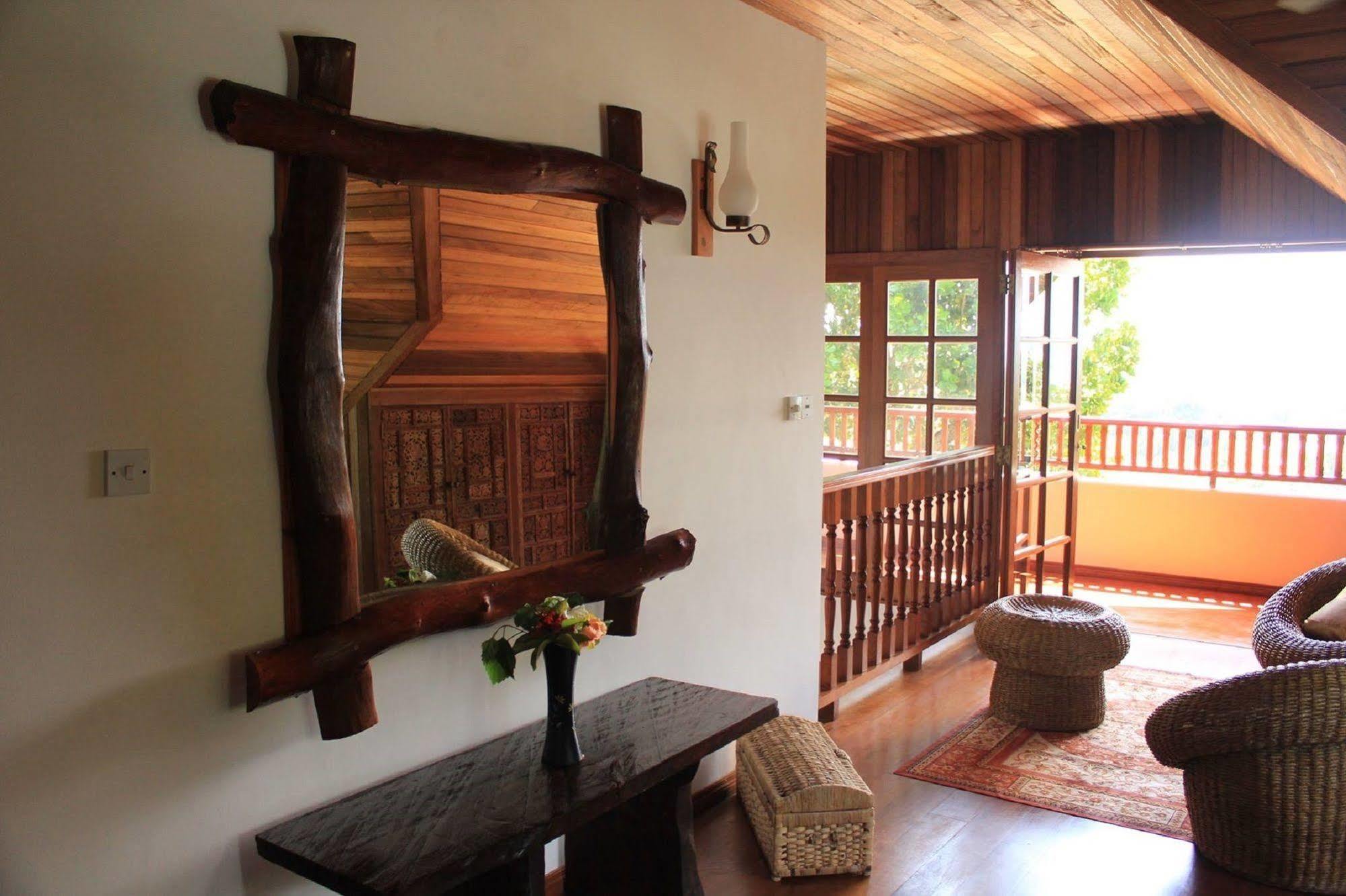 กาซ ลาดูเกอร์ เฮาส์ Bed & Breakfast ลาดิก ภายนอก รูปภาพ