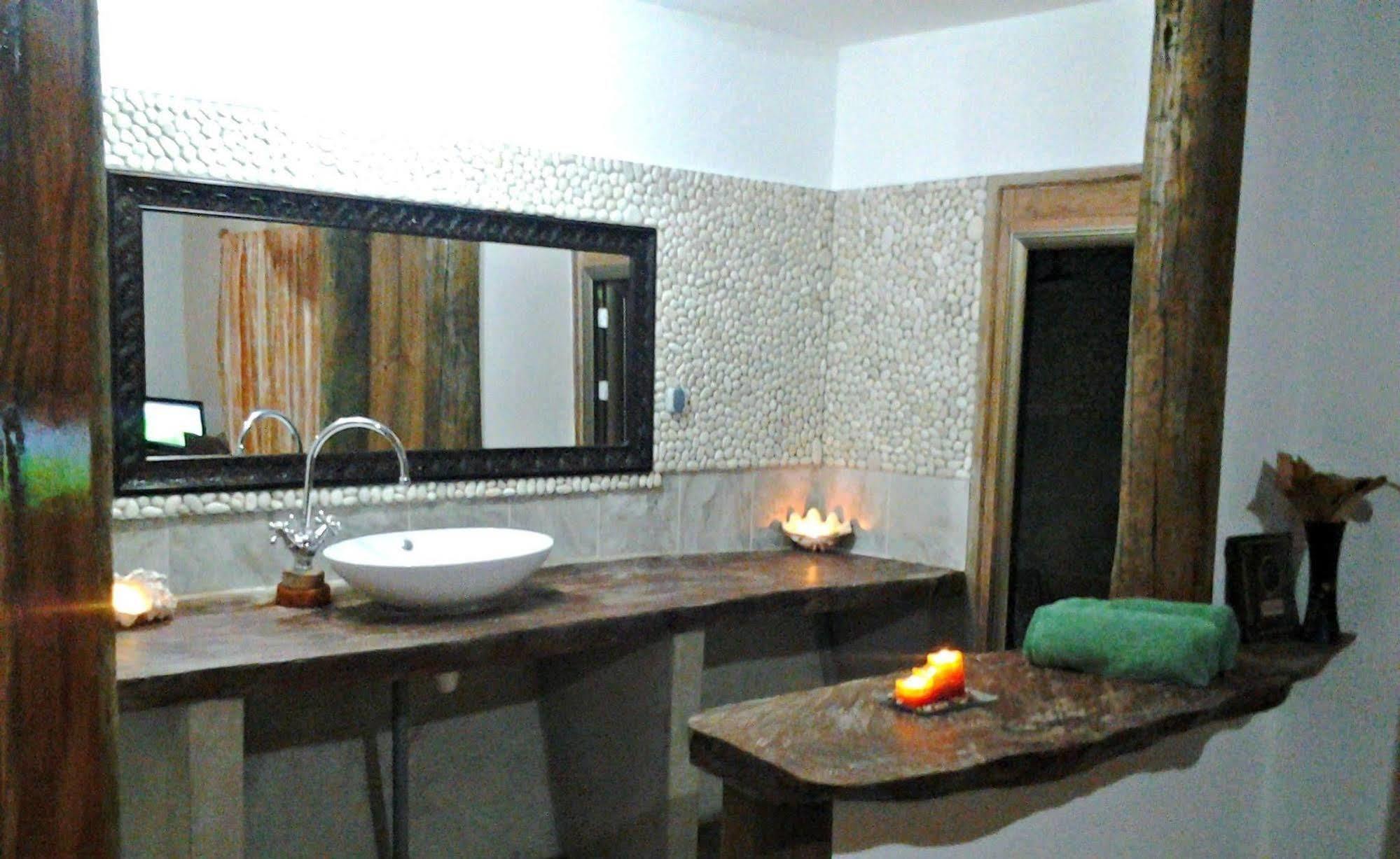 กาซ ลาดูเกอร์ เฮาส์ Bed & Breakfast ลาดิก ภายนอก รูปภาพ