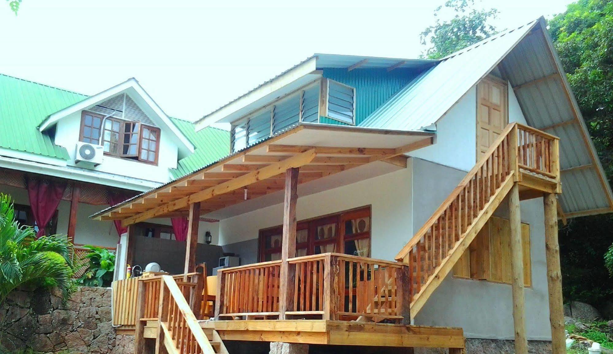 กาซ ลาดูเกอร์ เฮาส์ Bed & Breakfast ลาดิก ภายนอก รูปภาพ
