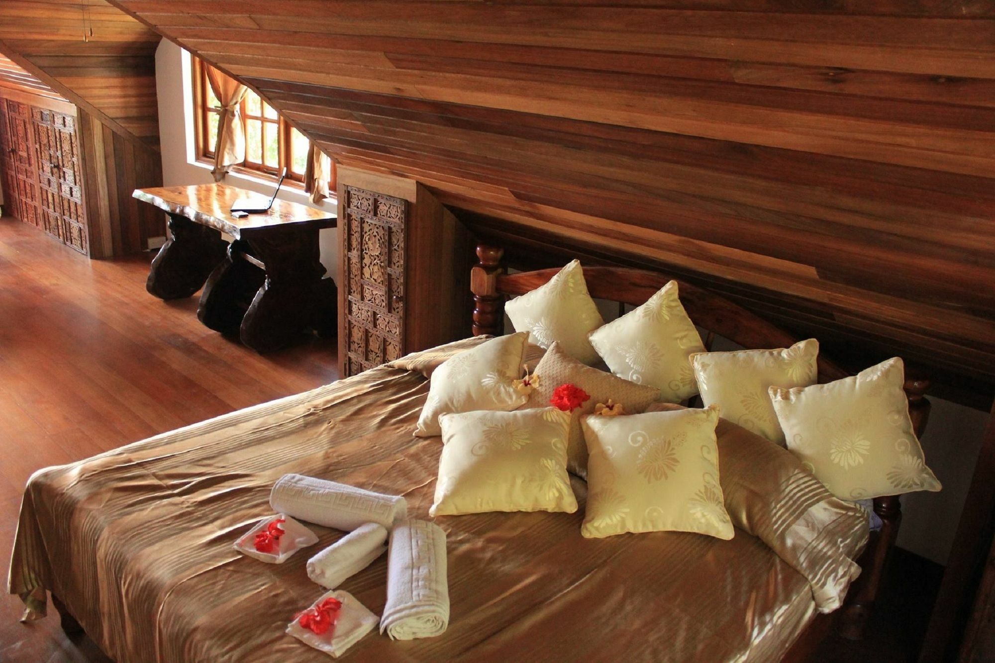 กาซ ลาดูเกอร์ เฮาส์ Bed & Breakfast ลาดิก ภายนอก รูปภาพ